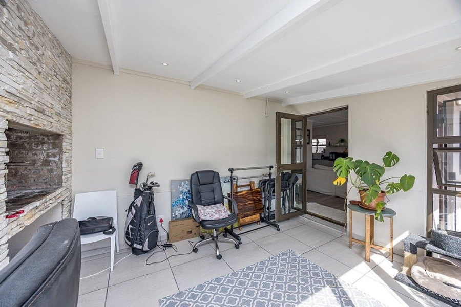 To Let 3 Bedroom Property for Rent in Royal Ascot Western Cape
